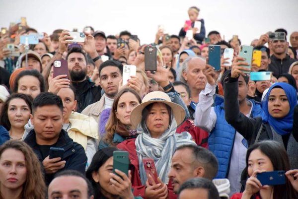 احتفال السياح بتعامد الشمس على مقصورة قدس الأقداس بالكرنك