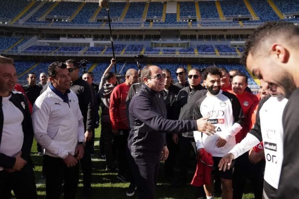 قبل السفر لأفريقيا.. الرئيس يتفقد مدينة مصر ويوجه رسالة للاعبي المنتخب