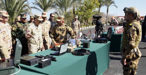 رئيس الأركان يتفقد نظم وأساليب التدريب القتالى للفرد المقاتل بقيادة قوات الصاعقة