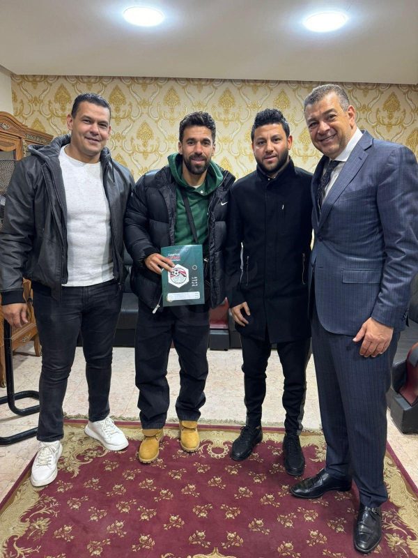 عبد الله السعيد يوقع عقود الانتقال للزمالك