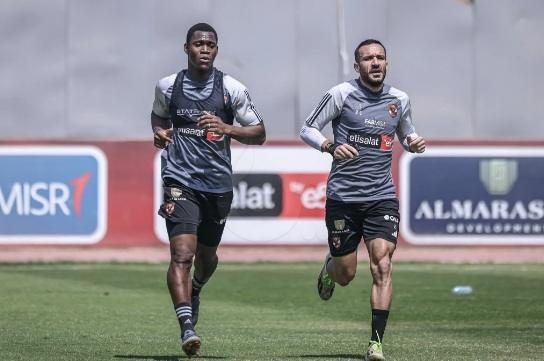 "معلول" و"هاني" يعودان لتدريبات الأهلي استعدادًا لقمة الدوري أمام الزمالك