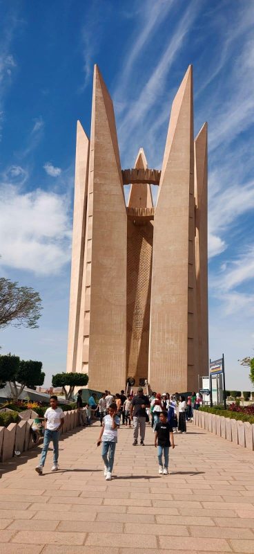 إقبال كثيف على حدائق القناطر الخيرية والمركز الأفريقي بأسوان والنصب التذكاري بالسد العالى خلال العيد (صور)