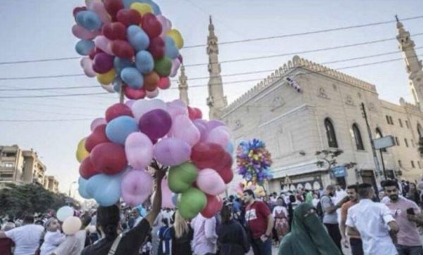 "عيد الفطر يهل على مصر".. تعرف على موعد صلاته في كل المحافظات