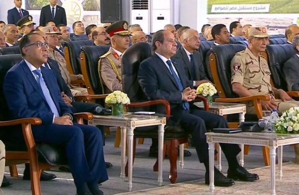 الرئيس السيسي: شبكة الطرق لخدمة مشروع مصر الزراعي