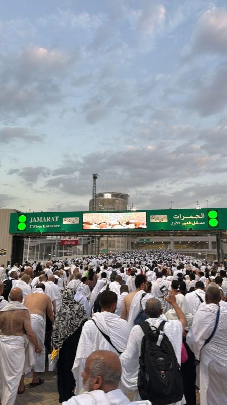 حجاج السياحة يواصلون رمي الجمرات في منى بمتابعة حثيثة من لجان وزارة السياحة والآثار