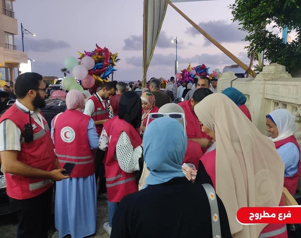 الهلال الأحمر يضاعف جهوده في عيد الأضحى: تأمين المساجد وتوزيع الهدايا على الأطفال الفلسطينيين في مصر