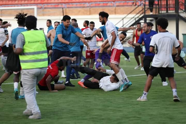 اشتباكات بين لاعبي حرس الحدود ونادي سبورتنج بعد ضياع حلم الصعود للدوري الممتاز