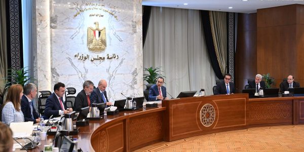 مصر وإيطاليا تبحثان تعزيز التعاون في مجال الرعاية الصحية وتصنيع الأدوية