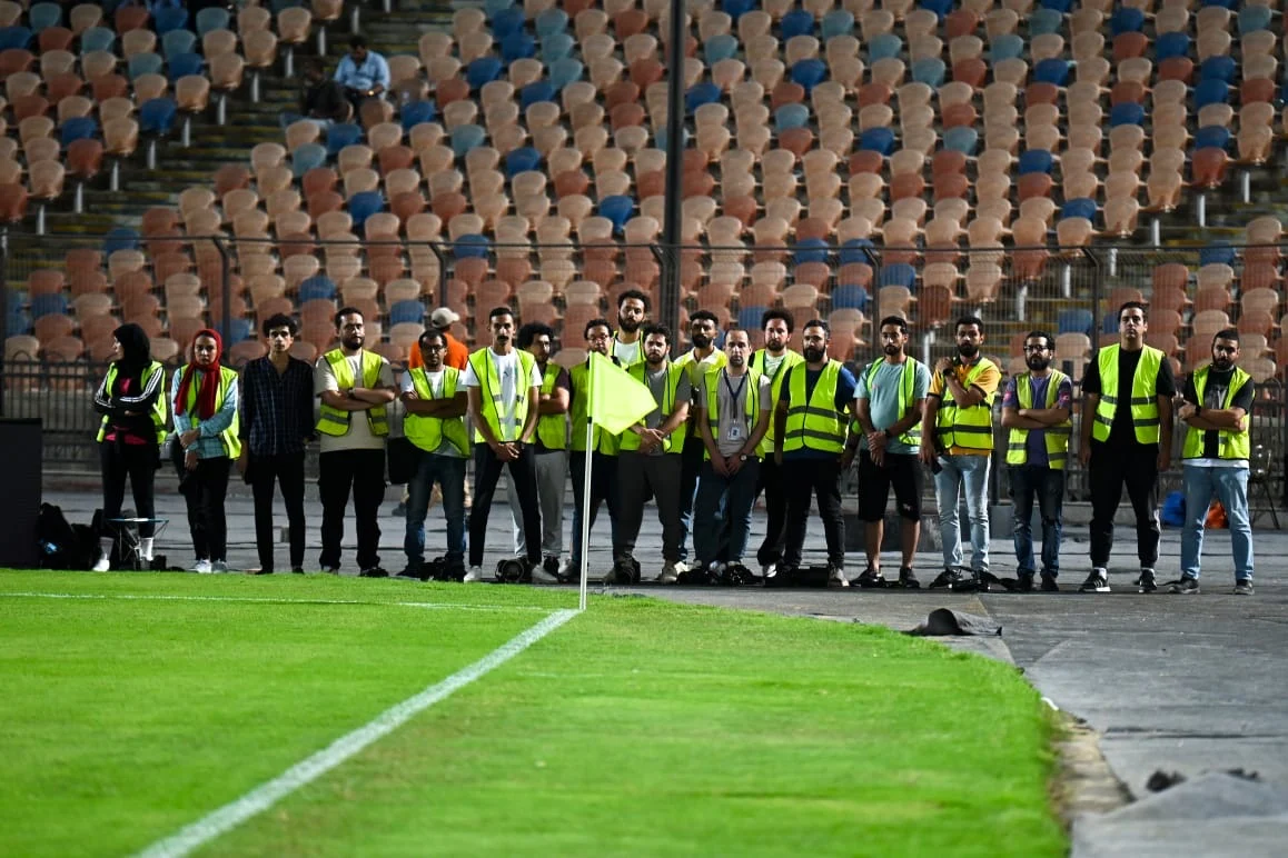 المصورون الصحفيون يمتنعون عن تصوير مباراة الزمالك والمحلة بعد الاعتداء على زميلهم