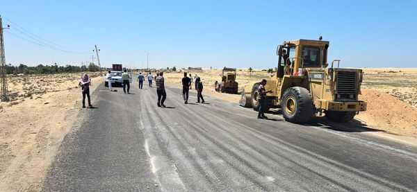 محافظ شمال سيناء يوجه ببدء العمل في رفع كفاءة الطريق الدولي