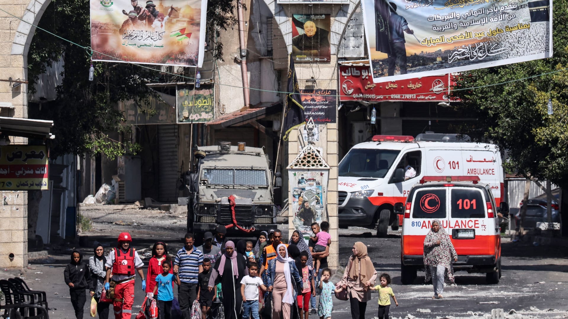 محافظ جنين: قوات الاحتلال تطلق النار على المدنيين وتحاصر مقر البلدية