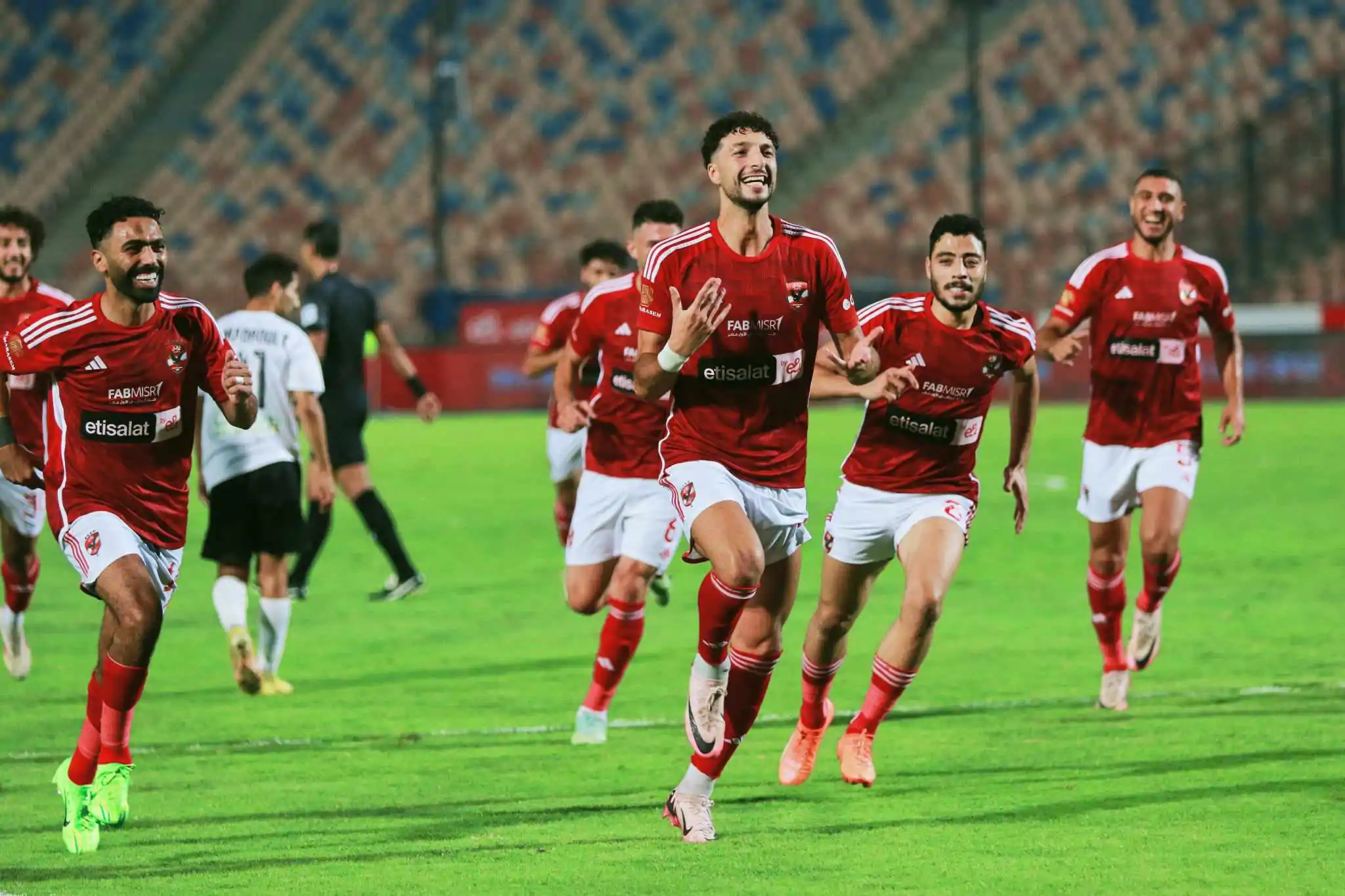 لاعبو النادي الأهلي يصلون إلى ملعب نيايو لمواجهة جورماهيا في دوري أبطال إفريقيا