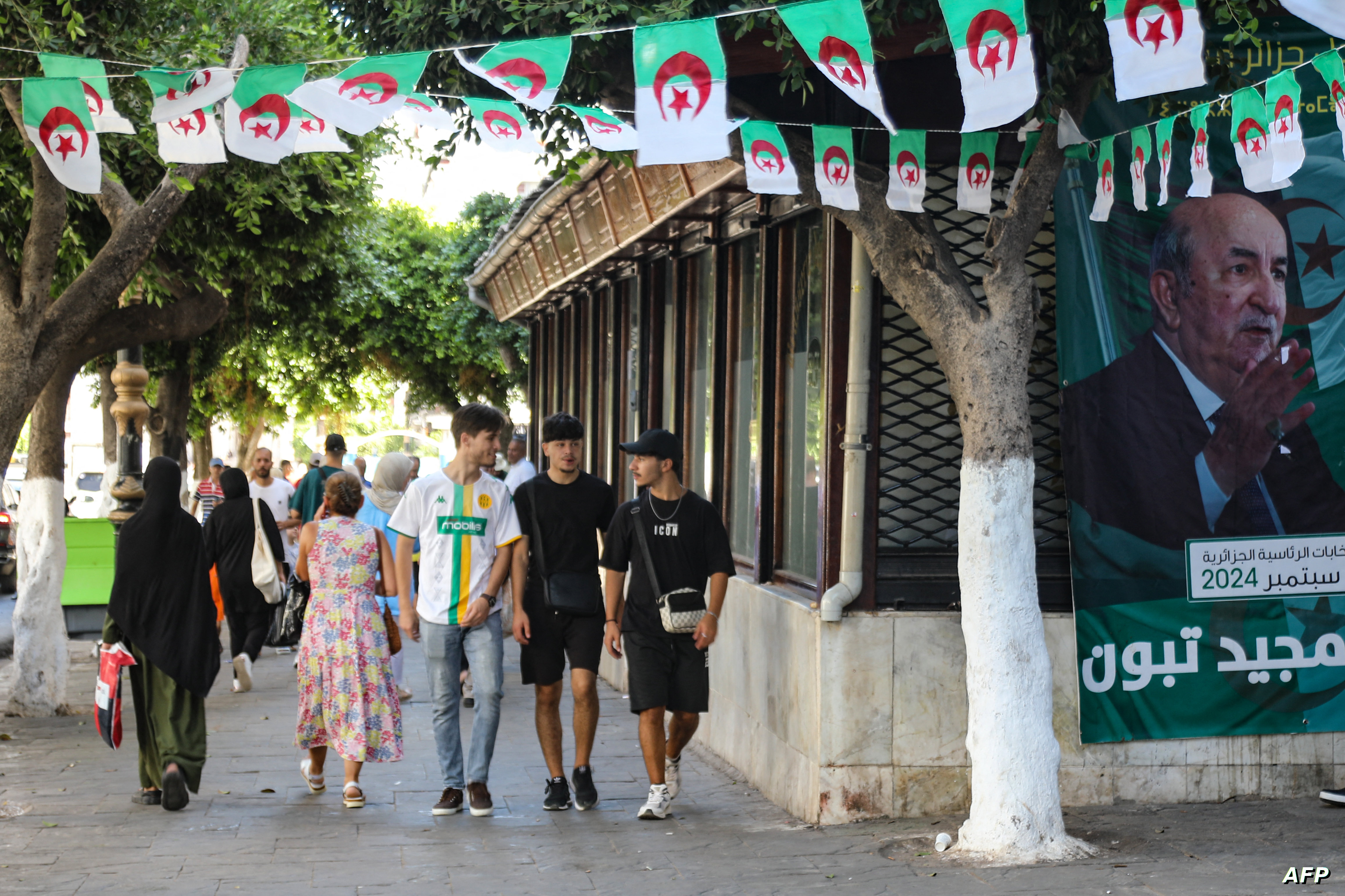 بدء عملية التصويت في الانتخابات الرئاسية الجزائرية و24 مليون ناخب يتوجهون إلى صناديق الاقتراع