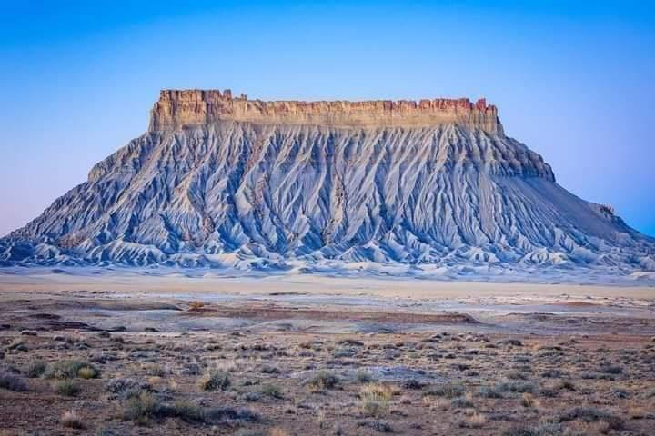 في قلب سيناء..الصحراء الزرقاء تخفي واحدة من أجمل الأسرار الطبيعية في مصر