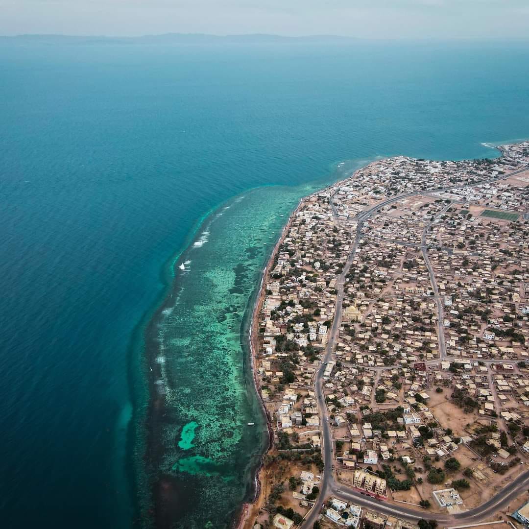 مدينة دهب.. جوهرة جنوب سيناء تتلألأ في البحر الأحمر بشعابها المرجانية النابضة بالحياة