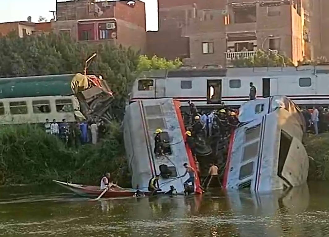 قوات الإنقاذ النهري تنجح في انتشال أول ضحية من حادث قطار المنيا وارتفاع عدد المصابين إلى 23