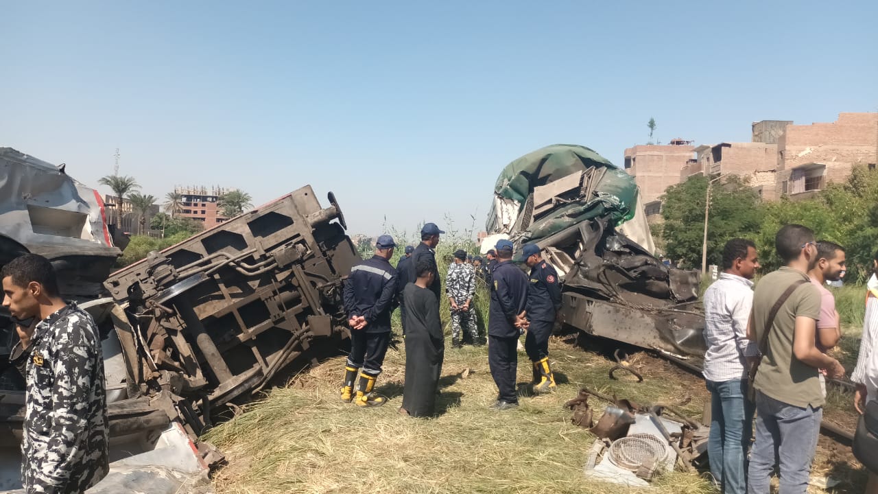 الحزن يخيم على قرية كفر طحا في القليوبية بعد مصرع شاب في حادث قطاري المنيا ووزير النقل يقدم العزاء