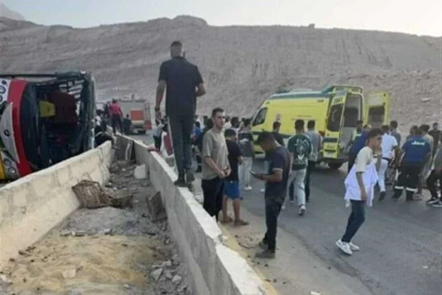 وزير الصحة ينعي ضحايا حادث انقلاب أتوبيس في العين السخنة