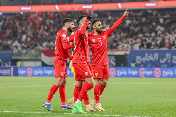 البحرين يفوز على العراق 2-0 وتتصدر المجموعة الثانية في خليجي 26