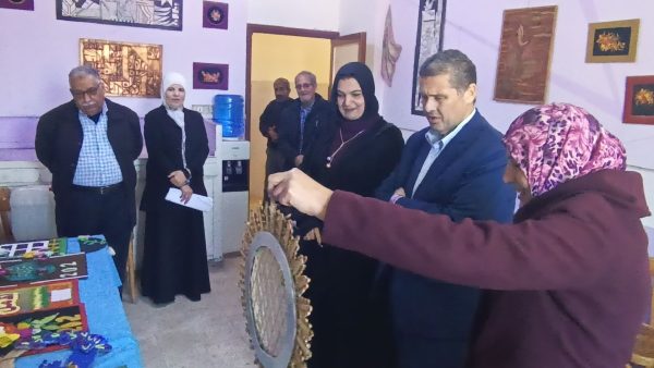 حمزة رضوان وحنان المداح يفتتحان معرض نتائج التربية الفنية في شمال سيناء