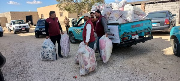 نائب محافظ شمال سيناء يزور تجمع بئر لحفن لتلبية مطالب الأهالي