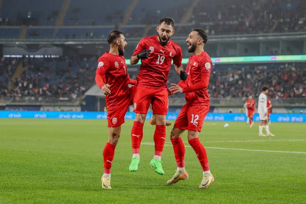 البحرين يفوز على العراق 2-0 وتتصدر المجموعة الثانية في خليجي 26