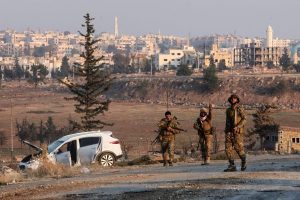 اشتباكات عنيفة تهز حلب وحماة.. تقدم مفاجئ للفصائل المسلحة في مواجهة الجيش السوري