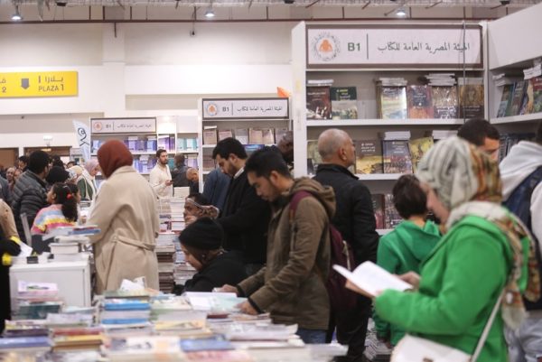 معرض القاهرة الدولي للكتاب يسجل حضورًا جماهيريًا كبيرًا ويقترب من 3 ملايين زائر - 7 - سيناء الإخبارية