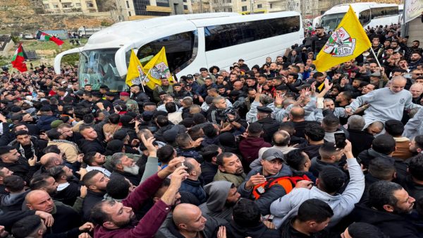 حرية بطعم الصمود.. 110 أسرى فلسطينيين يعانقون النور رغم محاولات الاحتلال تنغيص فرحتهم - 5 - سيناء الإخبارية