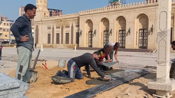 أعمال تطوير ساحة مسجد سيدي إبراهيم الدسوقي بكفر الشيخ.. صور