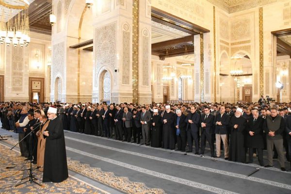 أول صلاة جمعة بمسجد مصر الكبير بعد نقل تبعيته إلى وزارة الأوقاف.. صور - 15 - سيناء الإخبارية