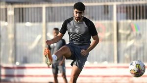 زياد كمال لاعب وسط الفريق الأول لكرة القدم بنادي الزمالك ينتظم فى التدريبات الجماعية