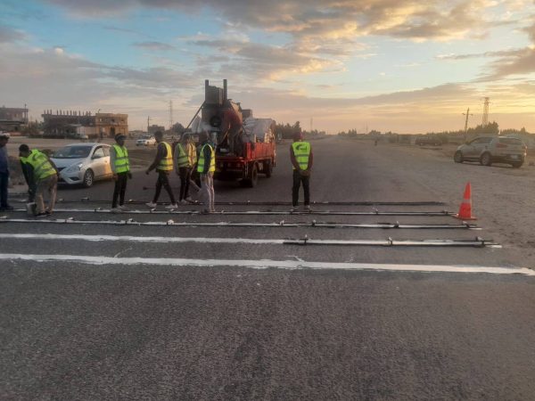 محافظة شمال سيناء: مطبات صناعية جديدة على الطريق الساحلي بين بلوظة وبئر العبد للحد من الحوادث - 11 - سيناء الإخبارية