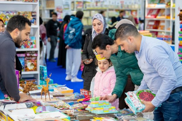 إقبال جماهيري كبير في اليوم الثالث لمعرض القاهرة الدولي للكتاب 2025 - 19 - سيناء الإخبارية