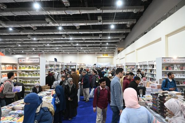 معرض القاهرة الدولي للكتاب يحطم الأرقام القياسية ويسجل 1.5 مليون زائر في 4 أيام فقط - 9 - سيناء الإخبارية