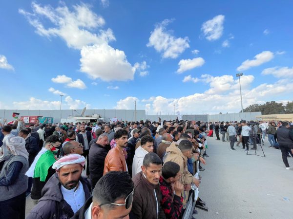 جمعة رفض التهجير.. آلاف المصريين يحتشدون أمام معبر رفح | صور - 9 - سيناء الإخبارية