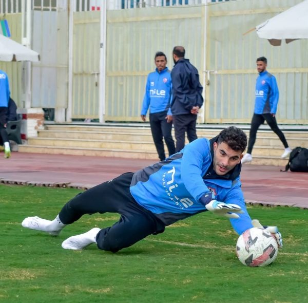 أحمد سيد زيزو يظهر في مركز حراسة المرمى خلال مران الزمالك - 9 - سيناء الإخبارية