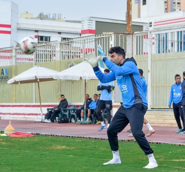 أحمد سيد زيزو يظهر في مركز حراسة المرمى خلال مران الزمالك - 11 - سيناء الإخبارية