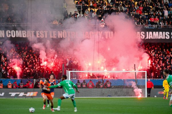 إلغاء مباراة مونبلييه وسانت إيتيان بسبب شغب الجماهير وإشعال النيران.. صور - 7 - سيناء الإخبارية