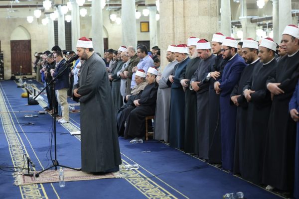 آلاف المصلين يحيون العشر الأواخر من رمضان في الجامع الأزهر.. صور - 57 - سيناء الإخبارية