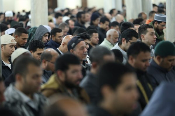 آلاف المصلين يحيون العشر الأواخر من رمضان في الجامع الأزهر.. صور - 51 - سيناء الإخبارية