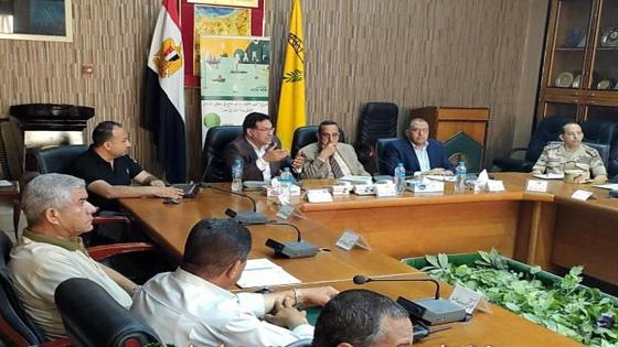 محافظ شمال سيناء يبحث تعزيز التكيف مع المناخ في ورشة عمل بحضور خبراء 