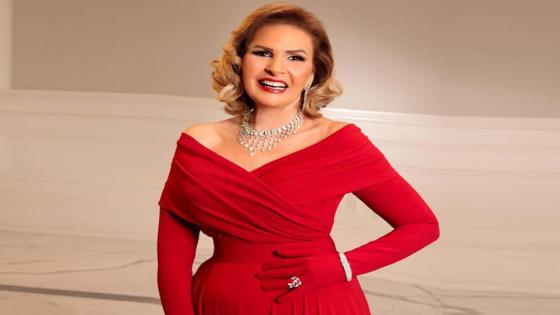 الفنانة يسرا