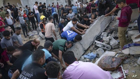 Palestinians look for survivors after Israeli airstrikes in Khan Younis, Gaza Strip, Monday, Oct. 16, 2023. (AP Photo/Fatima Shbair)