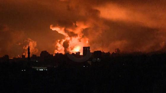 This image grab from an AFP TV footage shows balls of fire and smoke rising above Gaza City during an Israeli strike on October 27, 2023, as battles between Israel and the Palestinian Hamas movement continue. - The Israeli army on the evening of October 27 carried out bombings of "unprecedented" intensity since the start of the war in the north of the Gaza Strip, particularly in Gaza City, according to images from AFP and the Hamas movement. (Photo by Yousef Hassouna / AFP)