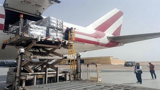 مطار العريش يستقبل طائرة ثانية محملة بـ 1530 خيمة